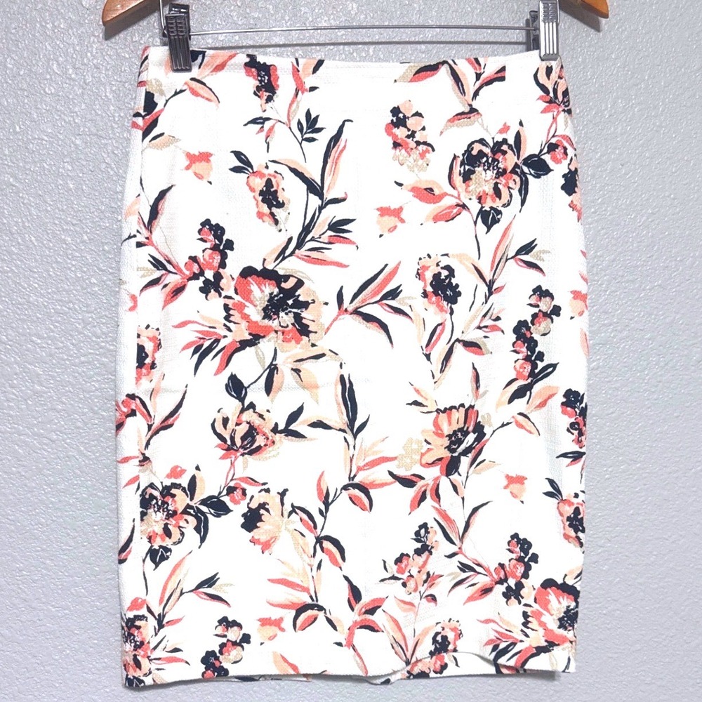 White House Black Market Floral Pencil Skirt‎ Pink Black Cream Textured Size 4